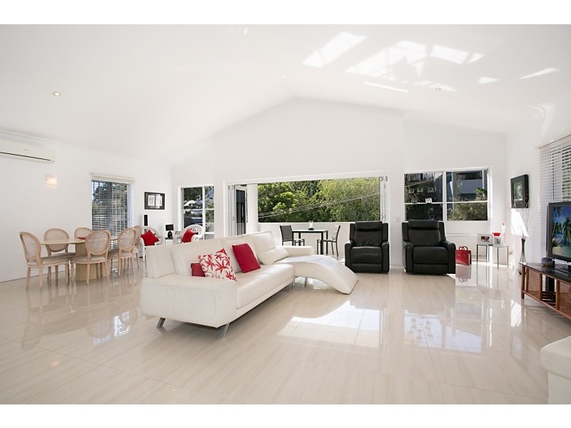 32 Brakes Crescent, Miami QLD 4220