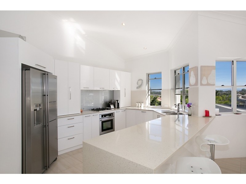 32 Brakes Crescent, Miami QLD 4220