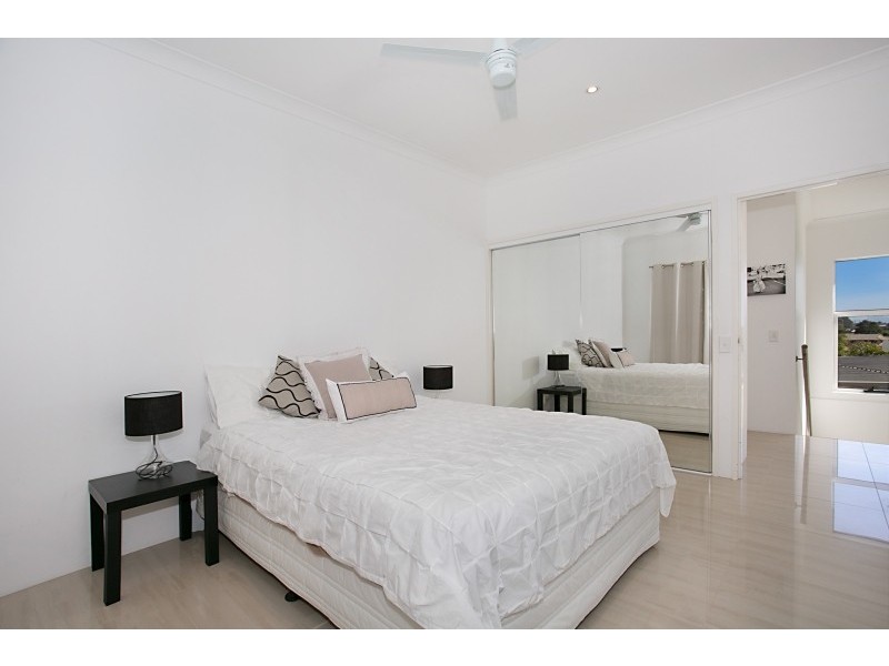 32 Brakes Crescent, Miami QLD 4220