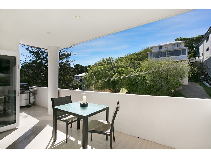 32 Brakes Crescent, Miami QLD 4220