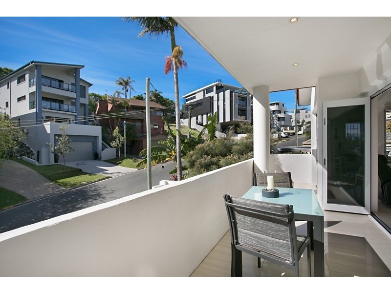 32 Brakes Crescent, Miami QLD 4220