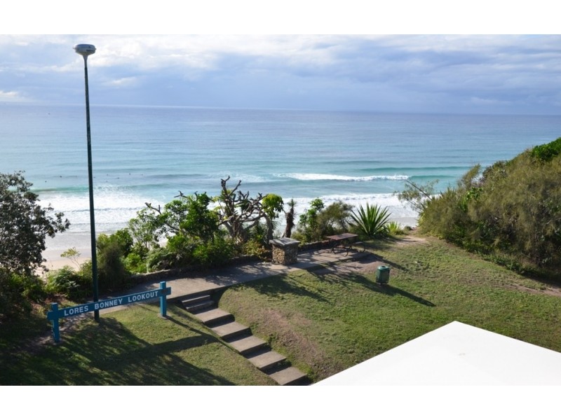 32 Brakes Crescent, Miami QLD 4220
