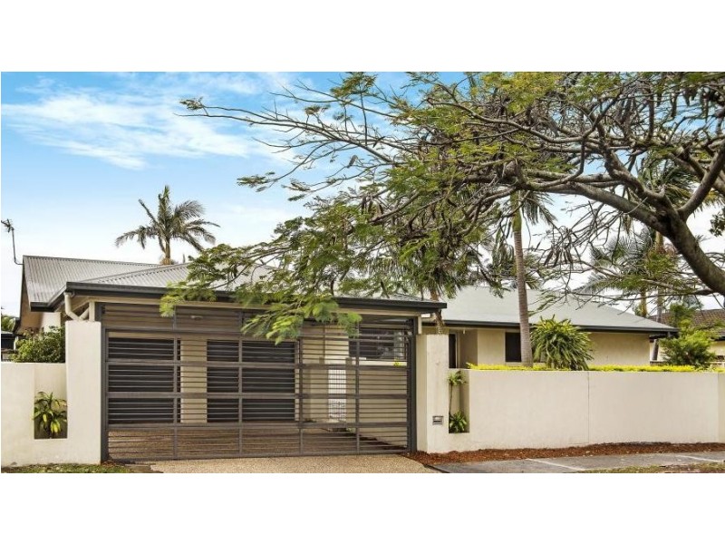 204 Sunshine Boulevard, Mermaid Waters QLD 4218