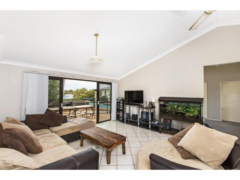 204 Sunshine Boulevard, Mermaid Waters QLD 4218