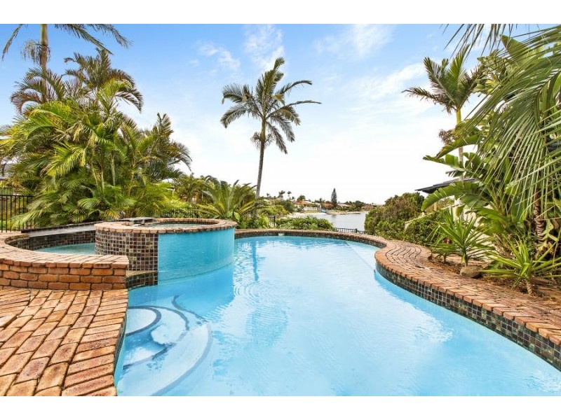 204 Sunshine Boulevard, Mermaid Waters QLD 4218