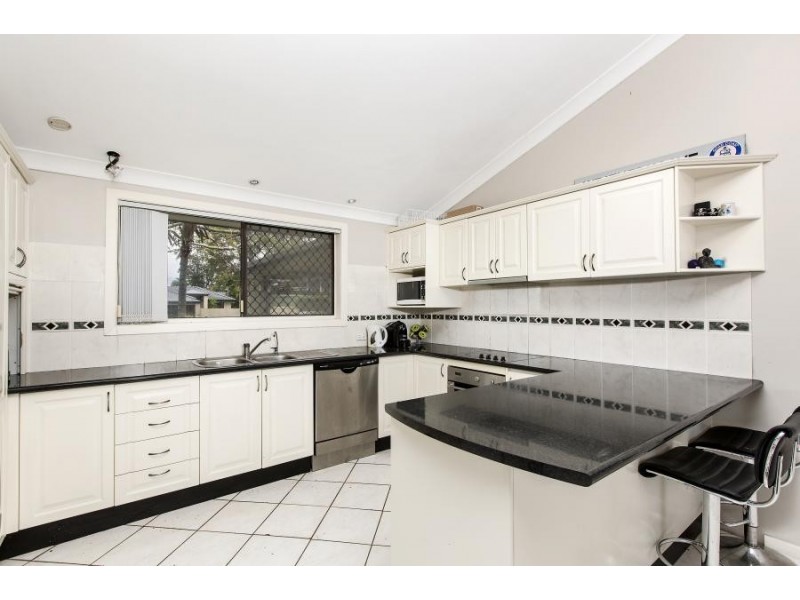 204 Sunshine Boulevard, Mermaid Waters QLD 4218