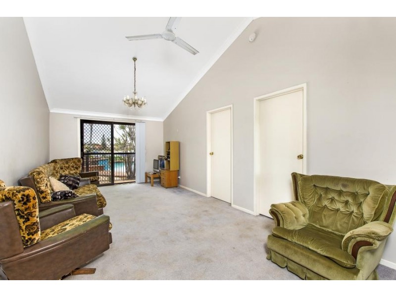 204 Sunshine Boulevard, Mermaid Waters QLD 4218