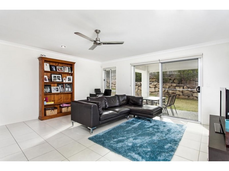 51 Barrington St, Pacific Pines QLD 4211