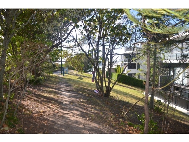 27 Brakes Crescent, Miami QLD 4220