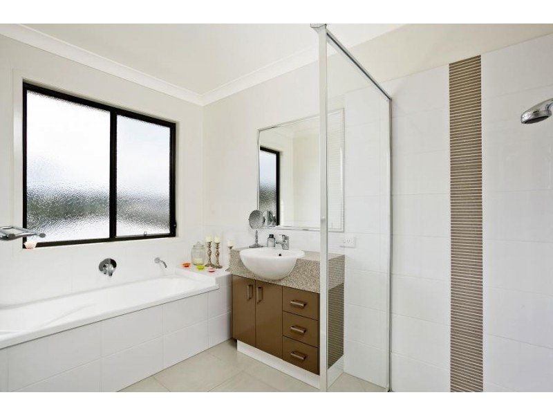 1 / 41 Springwood Avenue, Pacific Pines QLD 4211