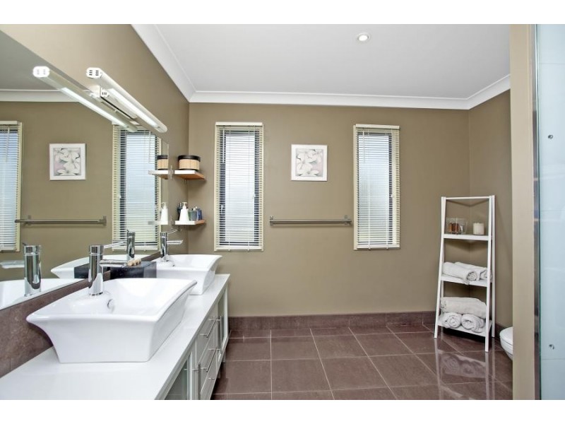 94 West Burleigh Road, Burleigh Heads QLD 4220