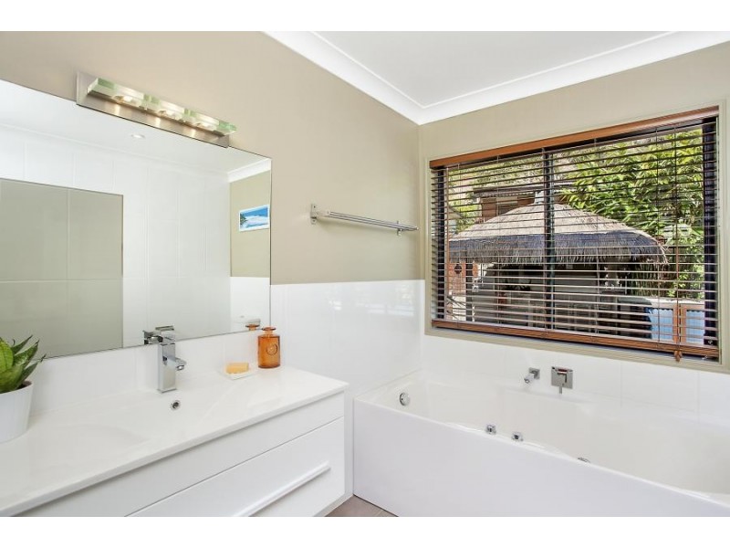 94 West Burleigh Road, Burleigh Heads QLD 4220