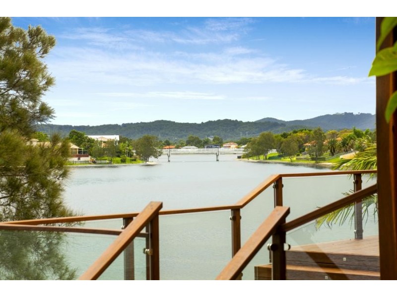 52 Honeyeater Drive, Burleigh Waters QLD 4220