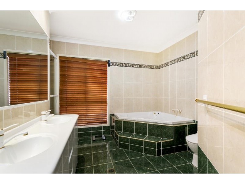 16 Shoalwater Court, Burleigh Waters QLD 4220