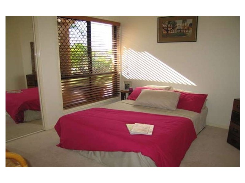 16 Shoalwater Court, Burleigh Waters QLD 4220