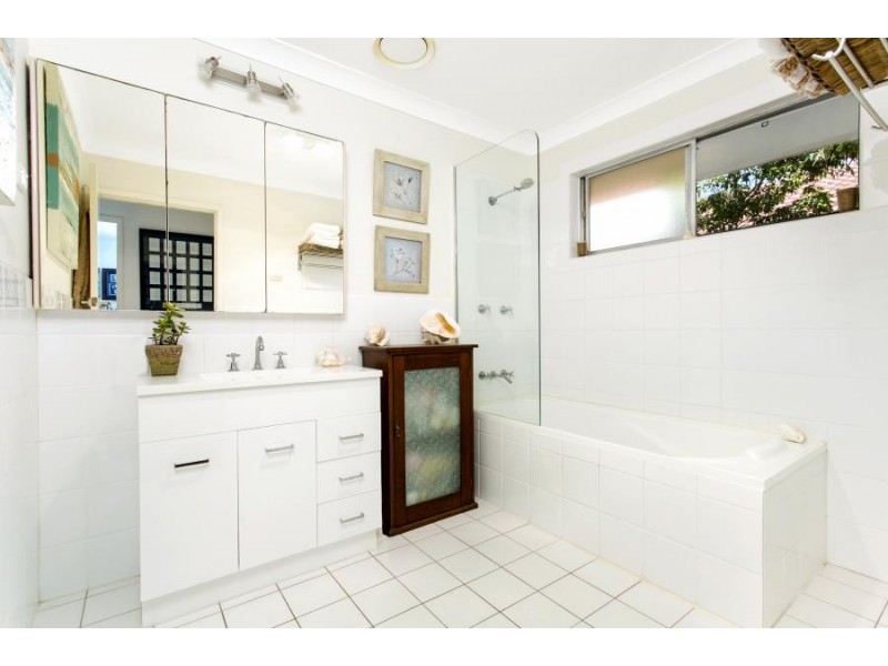 37 Seagull Avenue, Mermaid Beach QLD 4218