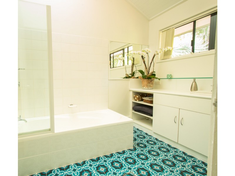 12 Amethyst Court, Carrara QLD 4211