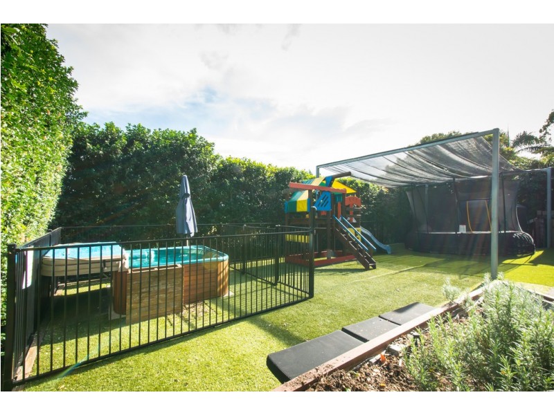 12 Amethyst Court, Carrara QLD 4211