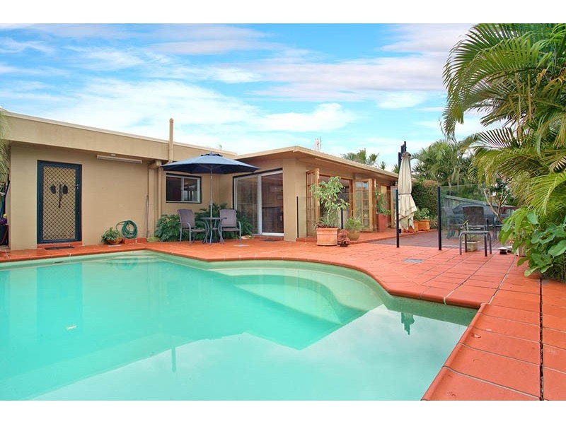6 Palmetto Court, Broadbeach Waters QLD 4218