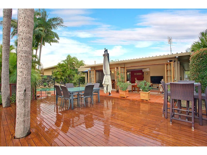6 Palmetto Court, Broadbeach Waters QLD 4218