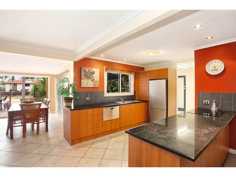 6 Palmetto Court, Broadbeach Waters QLD 4218