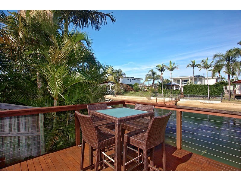 6 Palmetto Court, Broadbeach Waters QLD 4218