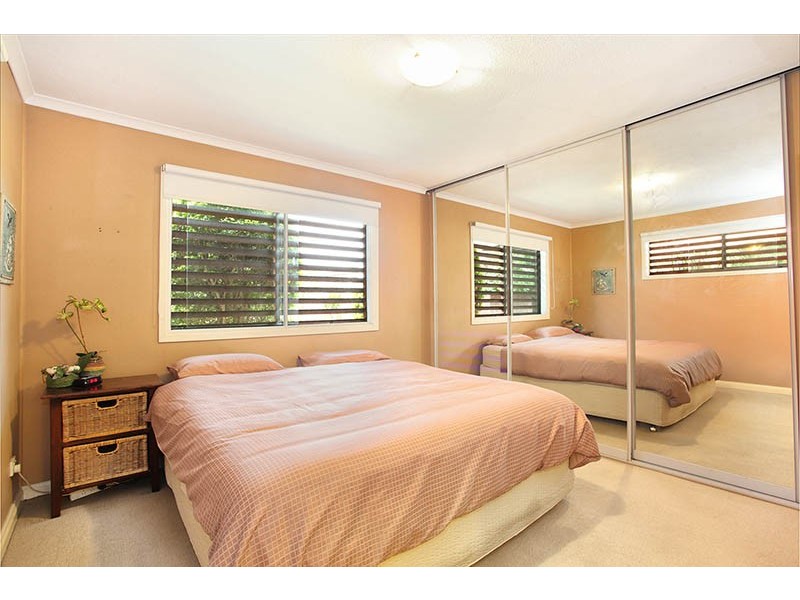 6 Palmetto Court, Broadbeach Waters QLD 4218