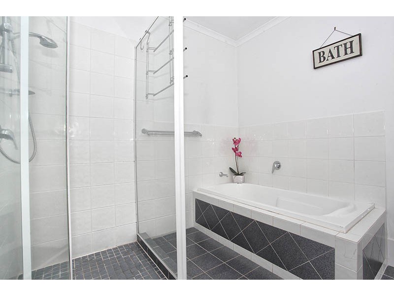 6 Palmetto Court, Broadbeach Waters QLD 4218