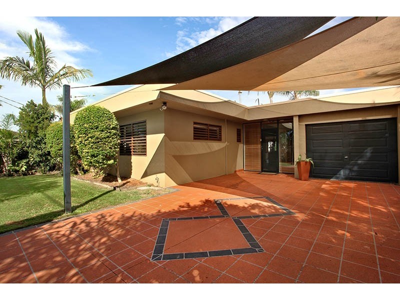 6 Palmetto Court, Broadbeach Waters QLD 4218
