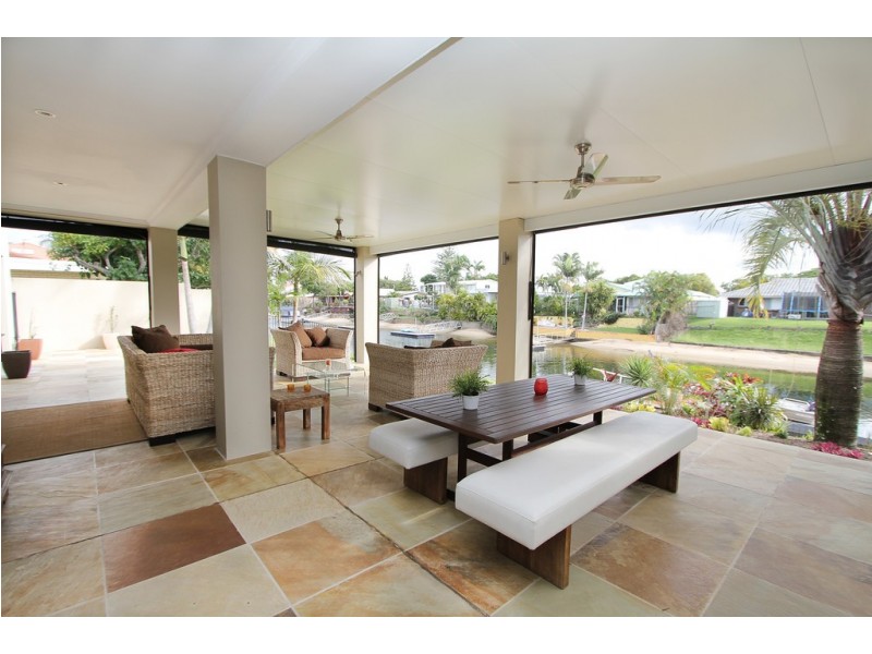 11 Summerland Key, Broadbeach Waters QLD 4218