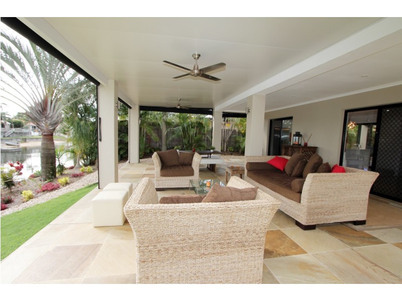11 Summerland Key, Broadbeach Waters QLD 4218
