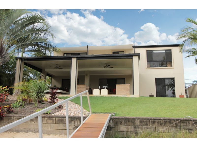 11 Summerland Key, Broadbeach Waters QLD 4218