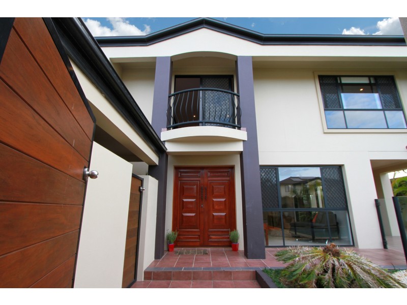 11 Summerland Key, Broadbeach Waters QLD 4218