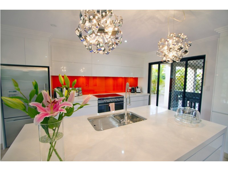 11 Summerland Key, Broadbeach Waters QLD 4218