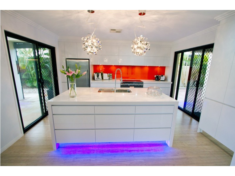 11 Summerland Key, Broadbeach Waters QLD 4218
