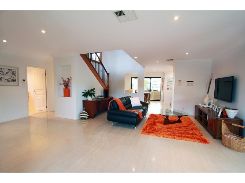11 Summerland Key, Broadbeach Waters QLD 4218