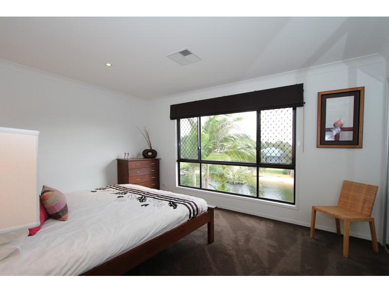 11 Summerland Key, Broadbeach Waters QLD 4218