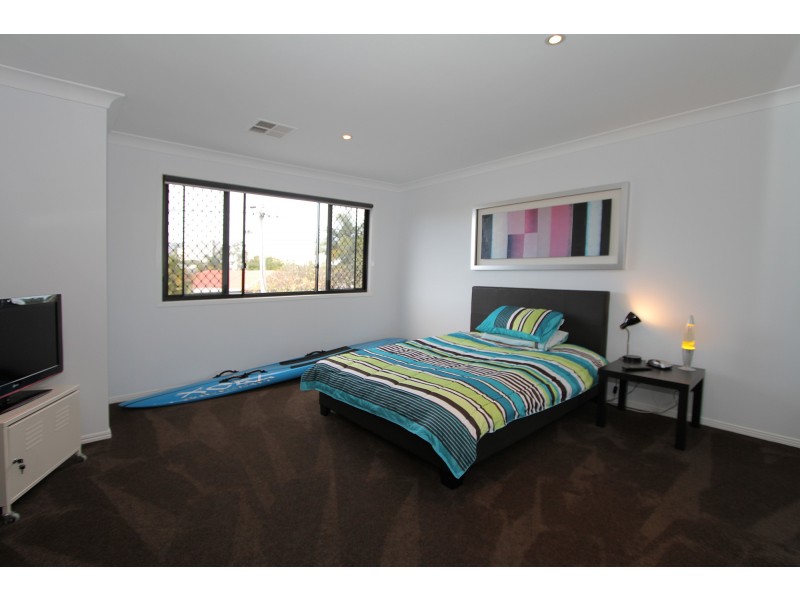 11 Summerland Key, Broadbeach Waters QLD 4218