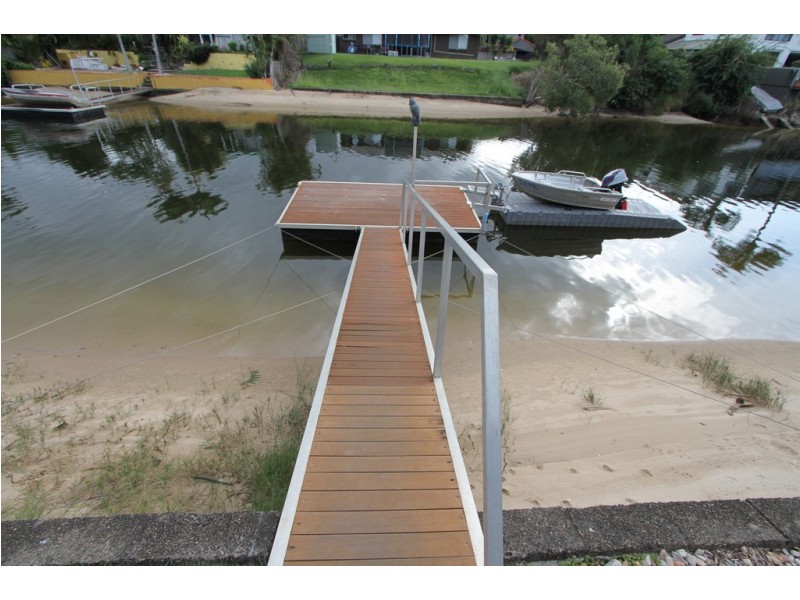11 Summerland Key, Broadbeach Waters QLD 4218