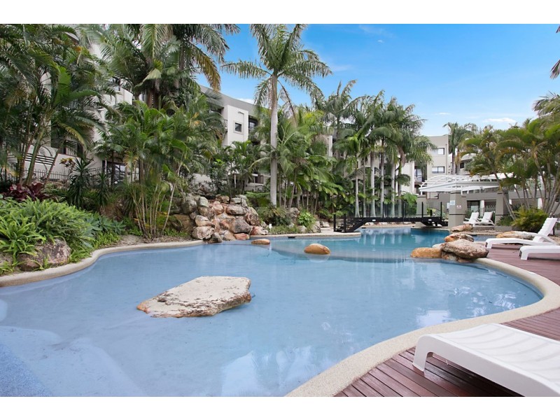 D27 Great Hall Drive, Miami QLD 4220