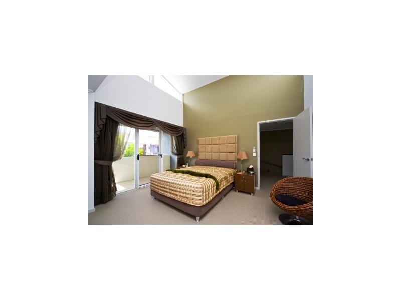 16 Lader Terrace, Varsity Lakes QLD 4227