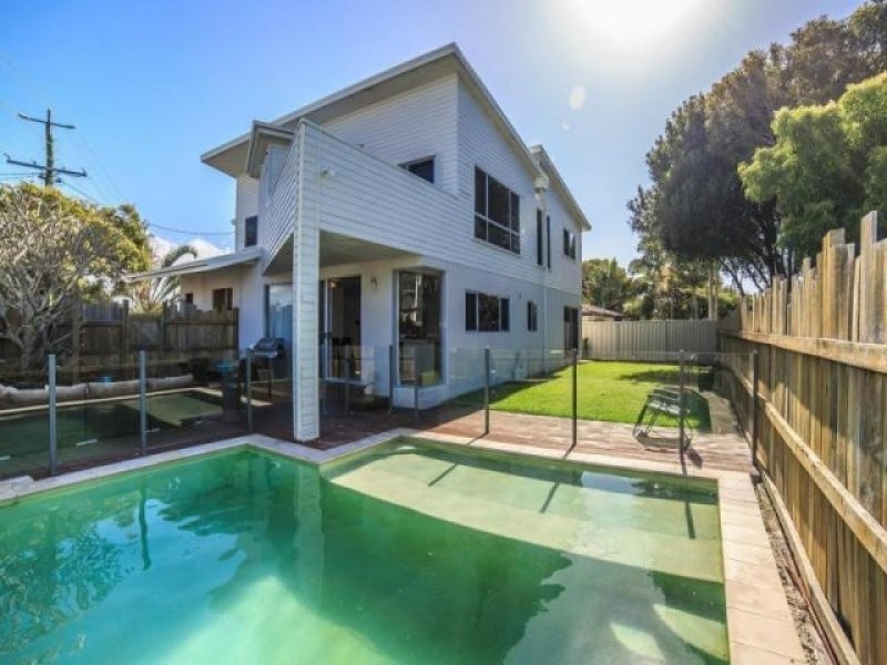 2 Joy Avenue, Burleigh Waters QLD 4220