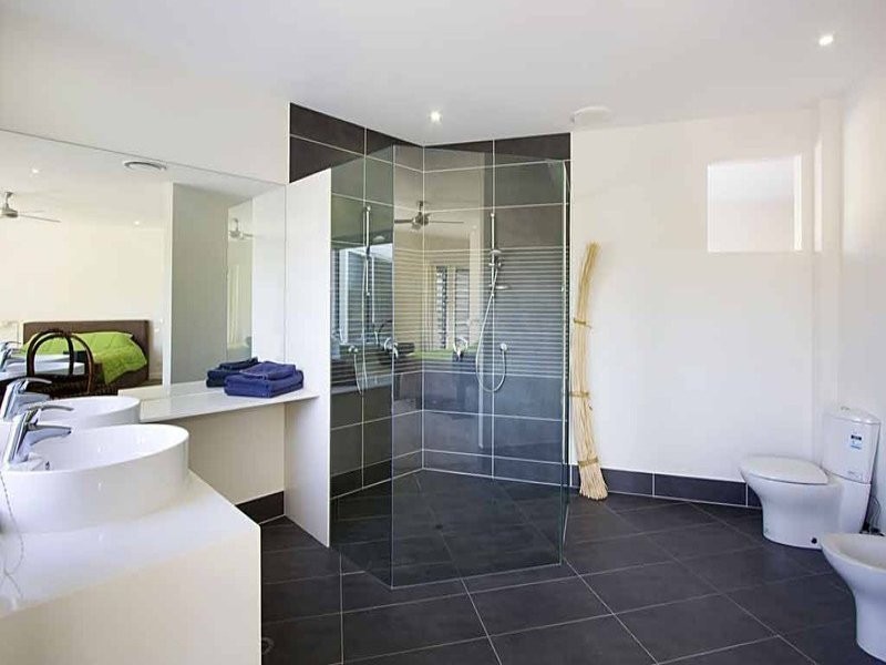 2 Joy Avenue, Burleigh Waters QLD 4220