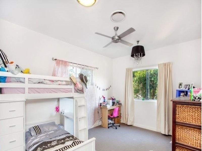 2 Joy Avenue, Burleigh Waters QLD 4220