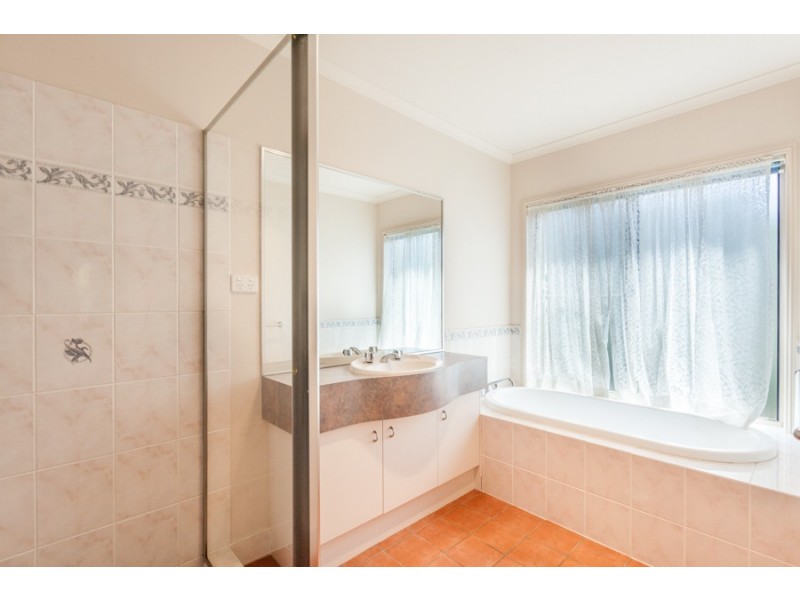 33 Lexington Drive, Worongary QLD 4213