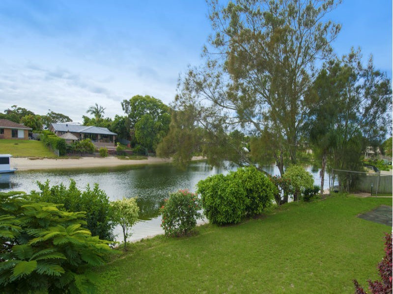 1 Rudder Court, Mermaid Waters QLD 4218
