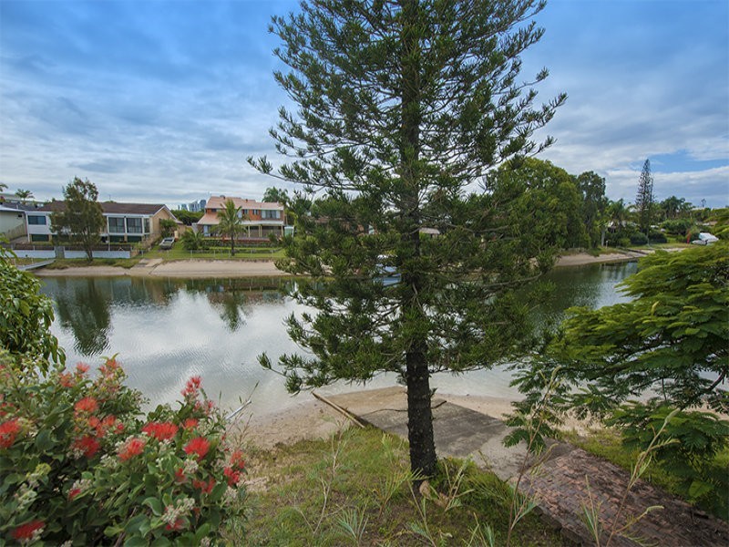 1 Rudder Court, Mermaid Waters QLD 4218