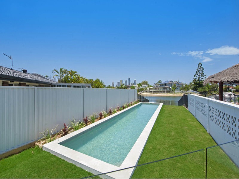 2A Meredith Drive, Broadbeach Waters QLD 4218