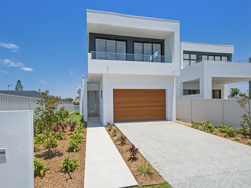 2A Meredith Drive, Broadbeach Waters QLD 4218