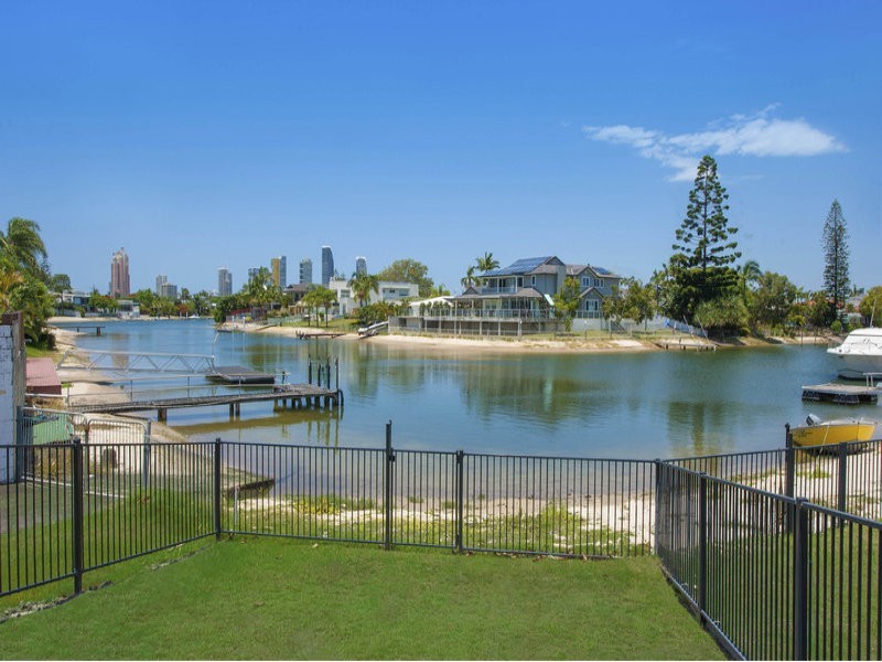 2A Meredith Drive, Broadbeach Waters QLD 4218